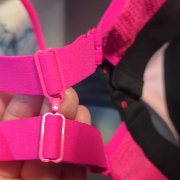 Champion sports Bra. Size 36 D. Black pink and Grey. EUC. Under wire. Formedcups - Picture 5 of 5